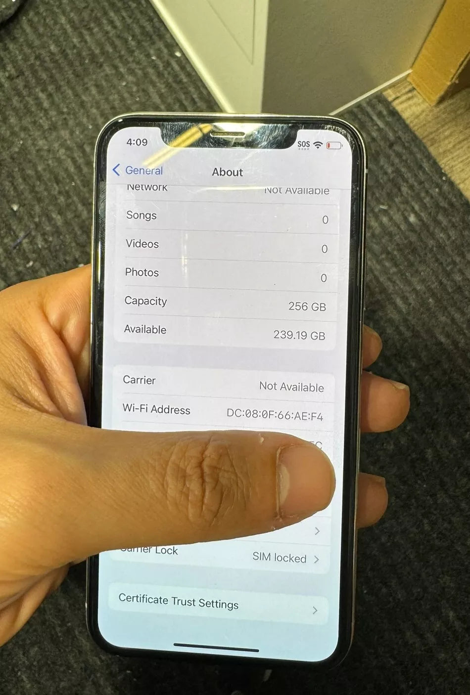 Apple iPhone X - 256GB - Silver -looked-US GSM Service Policy A1865 (CDMA + GSM