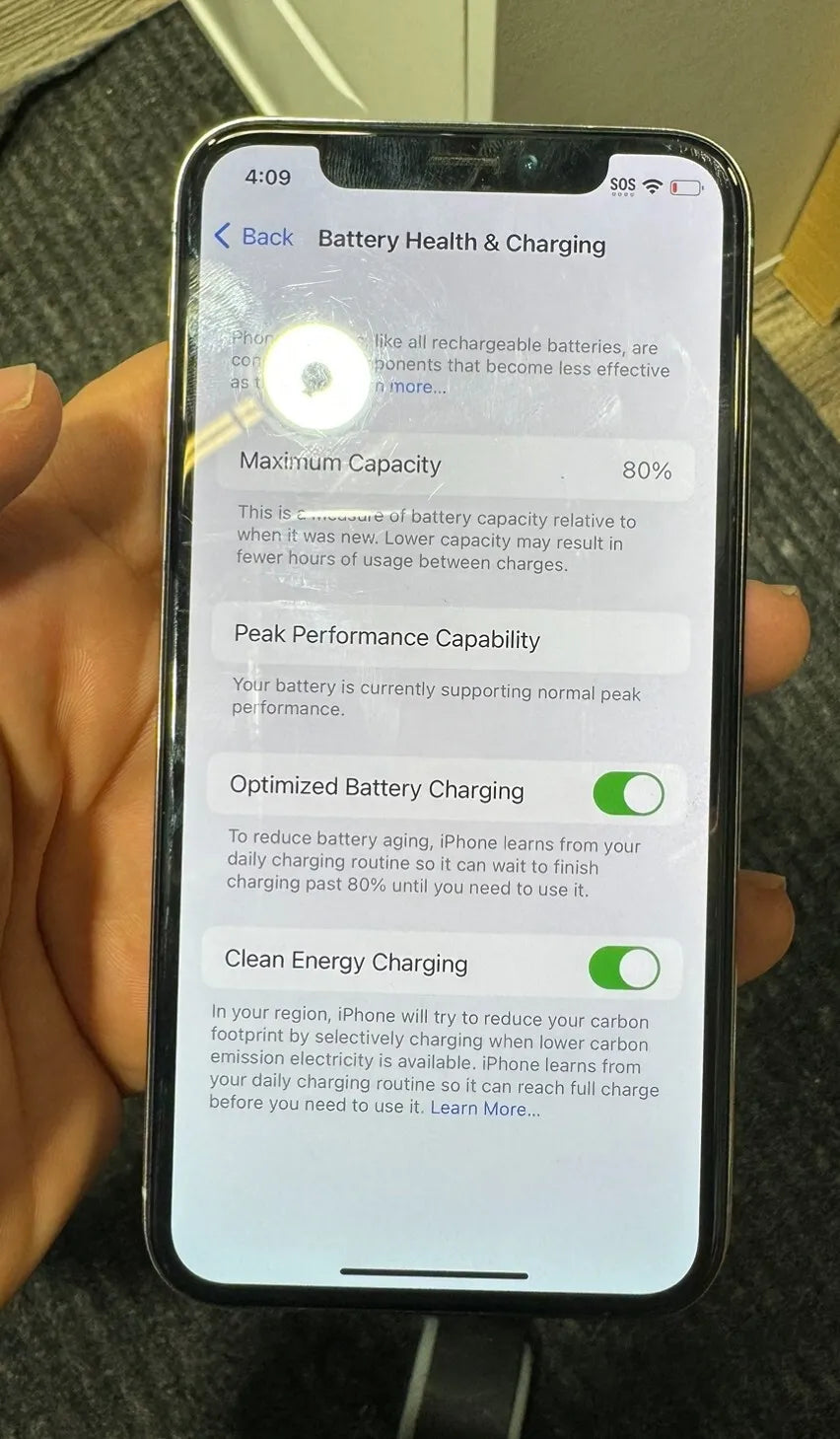 Apple iPhone X - 256GB - Silver -looked-US GSM Service Policy A1865 (CDMA + GSM