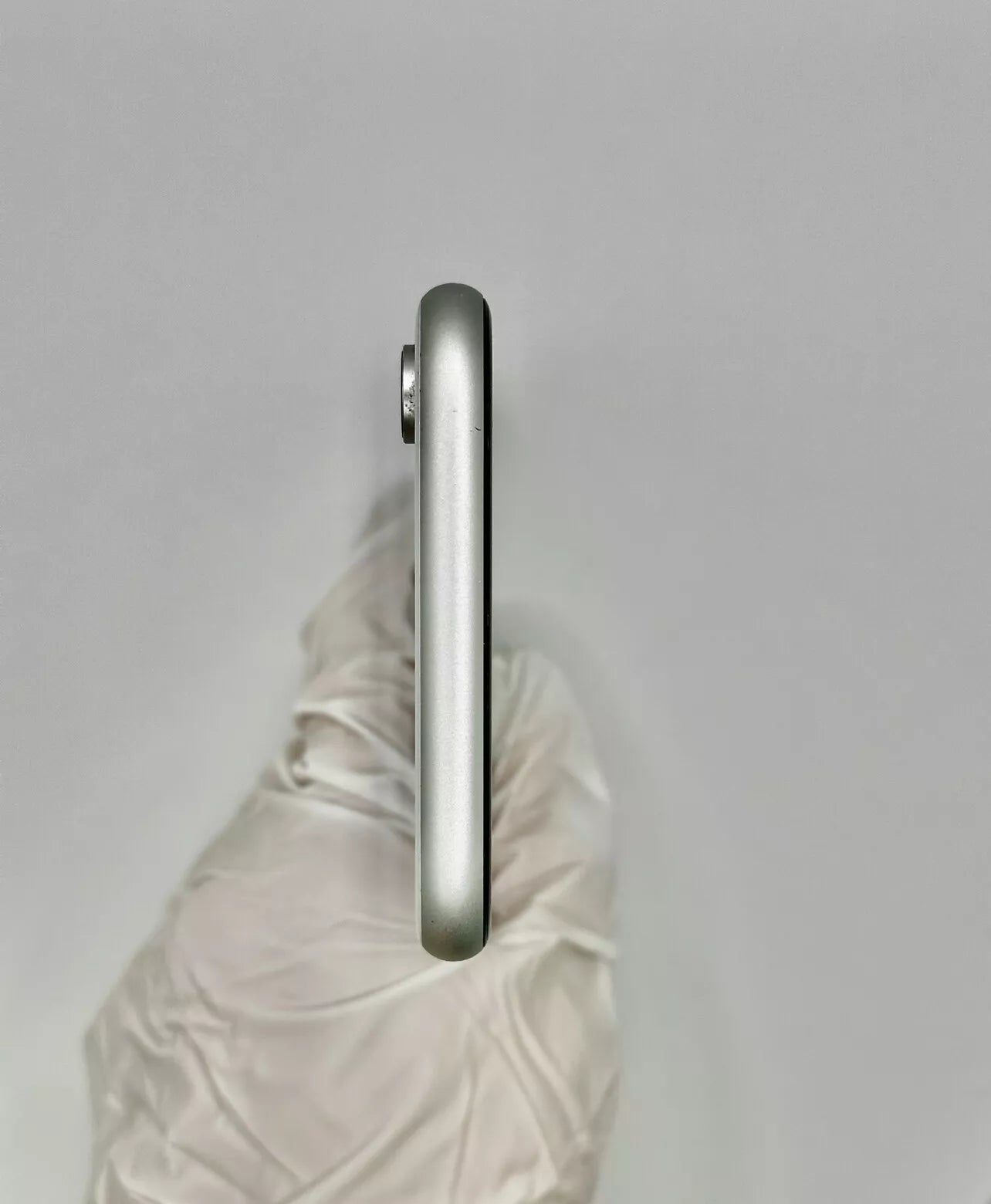 Apple iPhone XR 64GB White (Unlocked)A1984 all accessories free V good condition